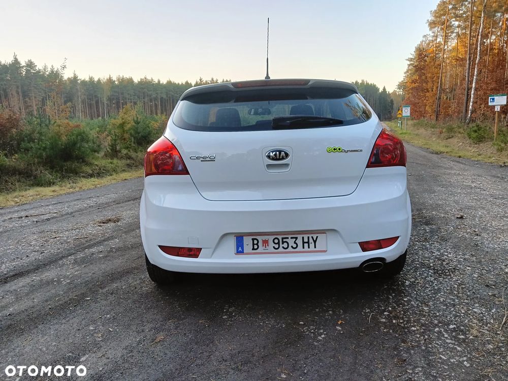 Kia ProCeed - 13