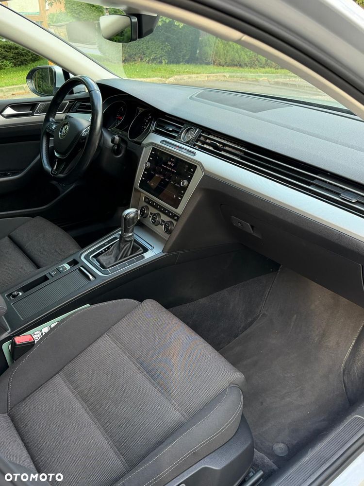 Volkswagen Passat - 20