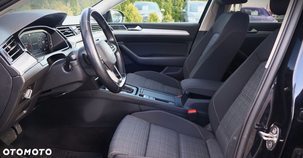 Volkswagen Passat - 12