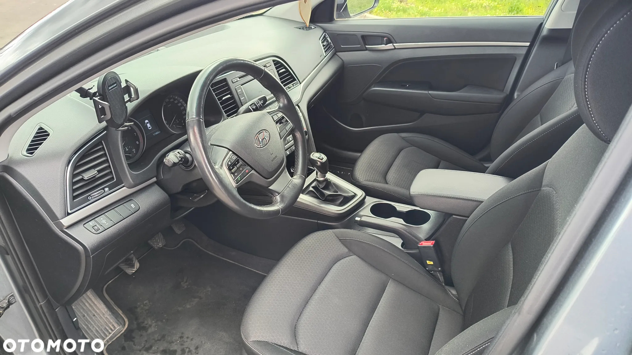 Hyundai Elantra 1.6 Comfort - 10