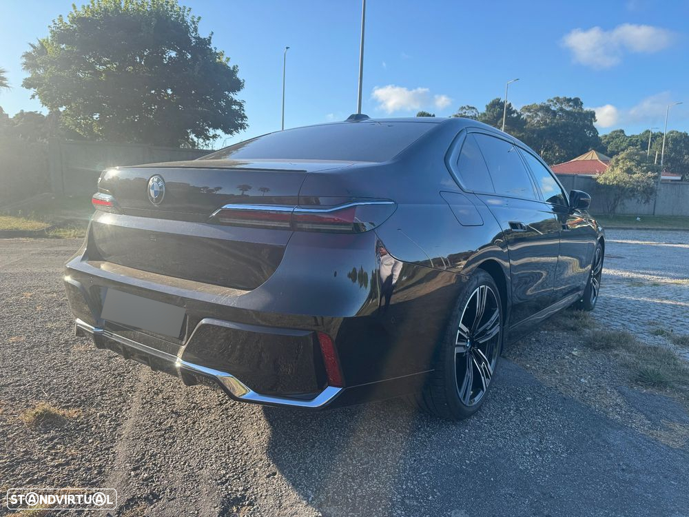 BMW i7 xDrive60 Pack Desportivo M - 3