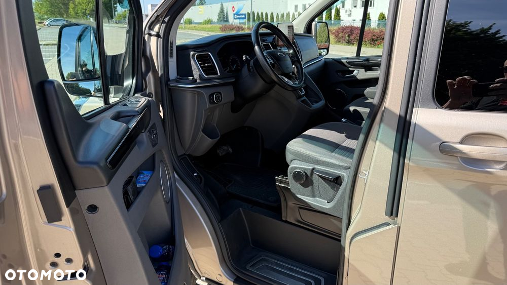 Ford Tourneo Custom - 11
