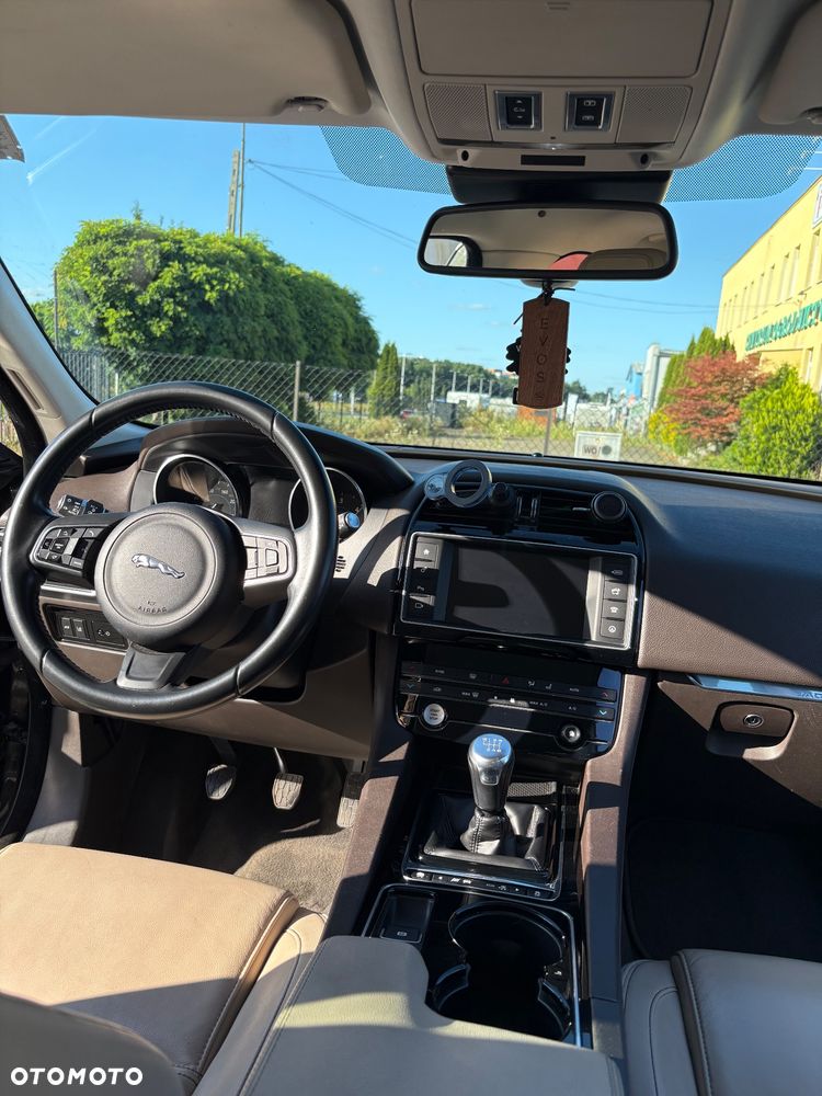 Jaguar F-Pace 2.0 i4D AWD Prestige - 8