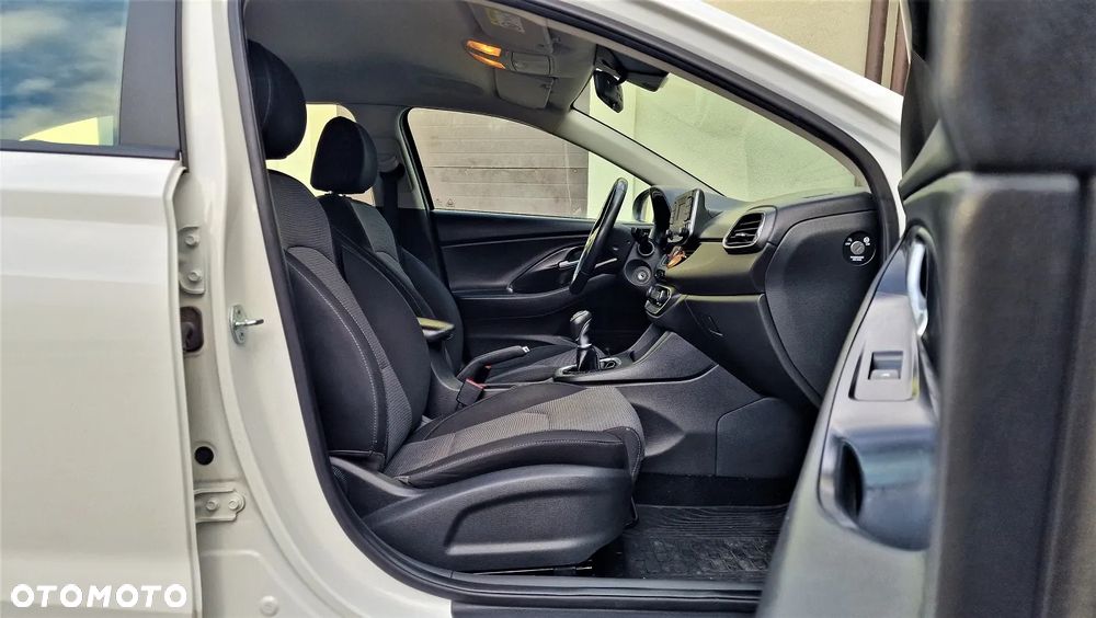 Hyundai i30 1.6 D Classic + - 11