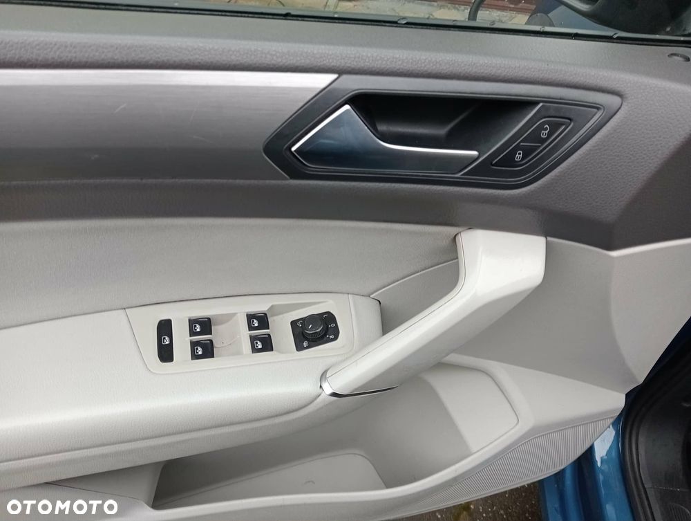 Volkswagen Touran 2.0 TDI SCR (BlueMotion Technology) DSG Comfortline - 14