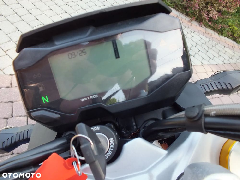 BMW G - 12