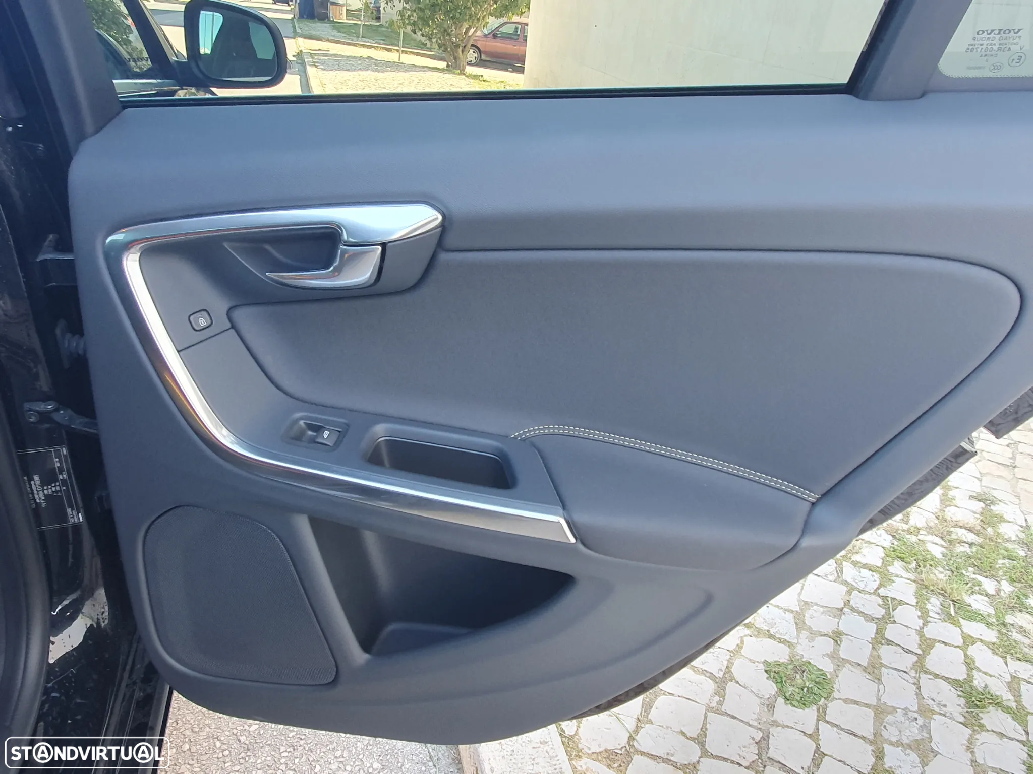 Volvo V60 2.0 D4 R-Design Start/Stop - 19