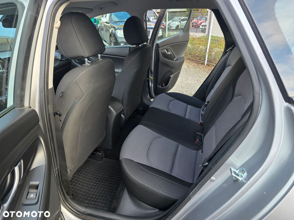 Hyundai i30 1.5 DPI Classic + - 13