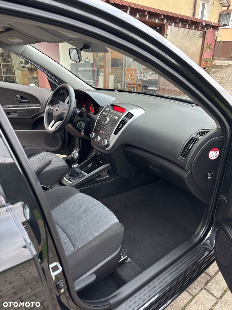 Kia Ceed - 15