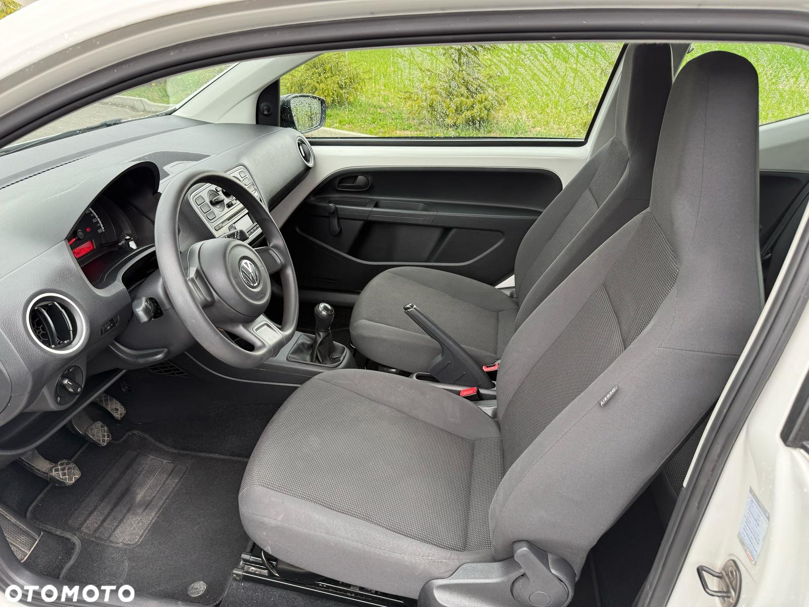 Volkswagen up! 1.0 beats - 12