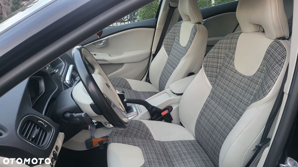 Volvo V40 D2 Momentum - 12