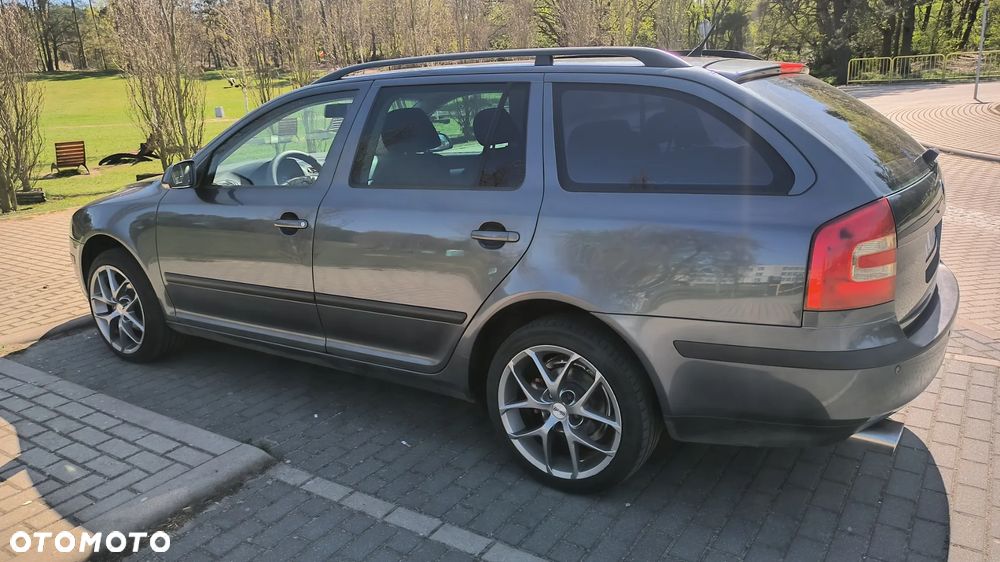 Skoda Octavia 1.6 Combi Style - 4