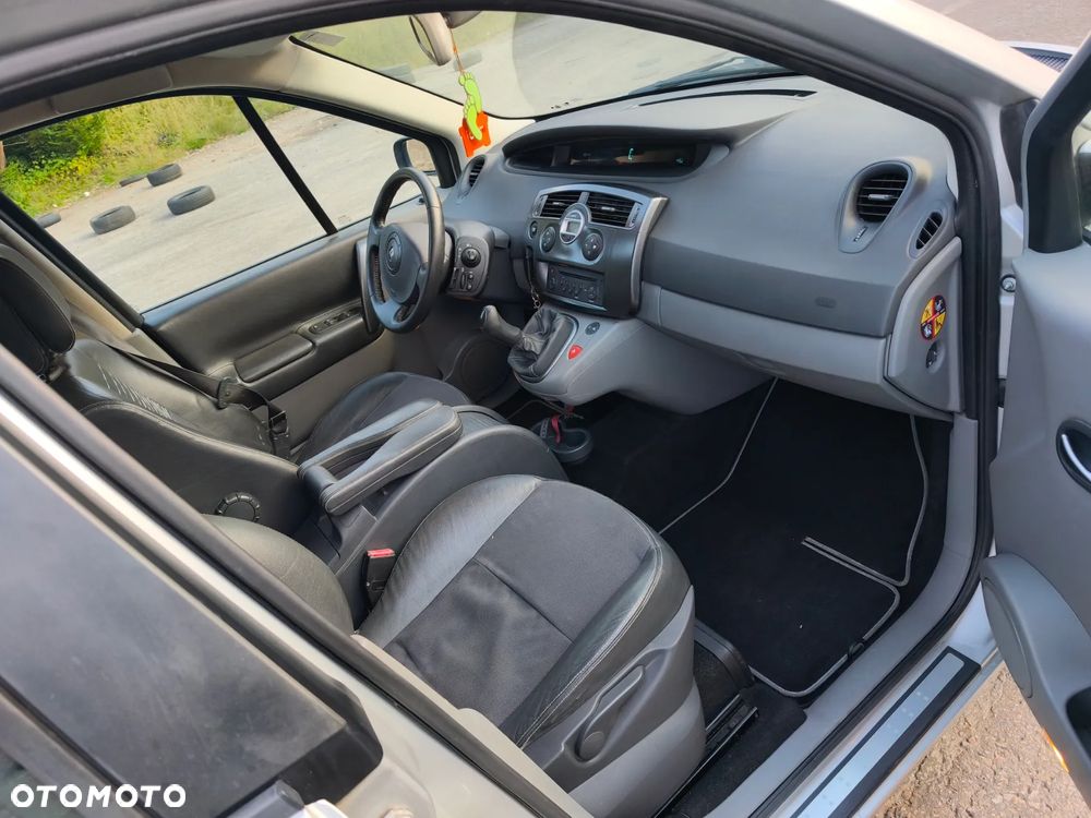 Renault Scenic 1.6 16V Confort Expression - 13