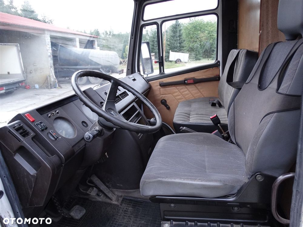 Mercedes-Benz 609 - 8