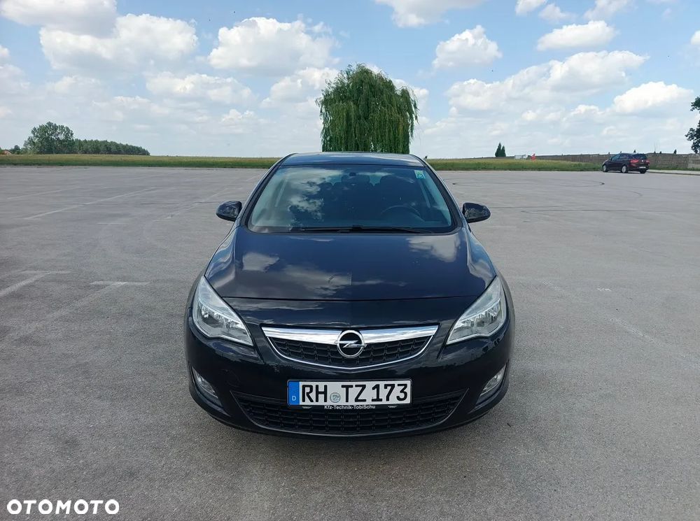Opel Astra 1.4 Turbo 150 Jahre - 9