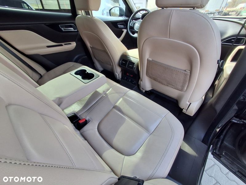 Jaguar F-Pace 2.0 i4D AWD R-Sport - 9