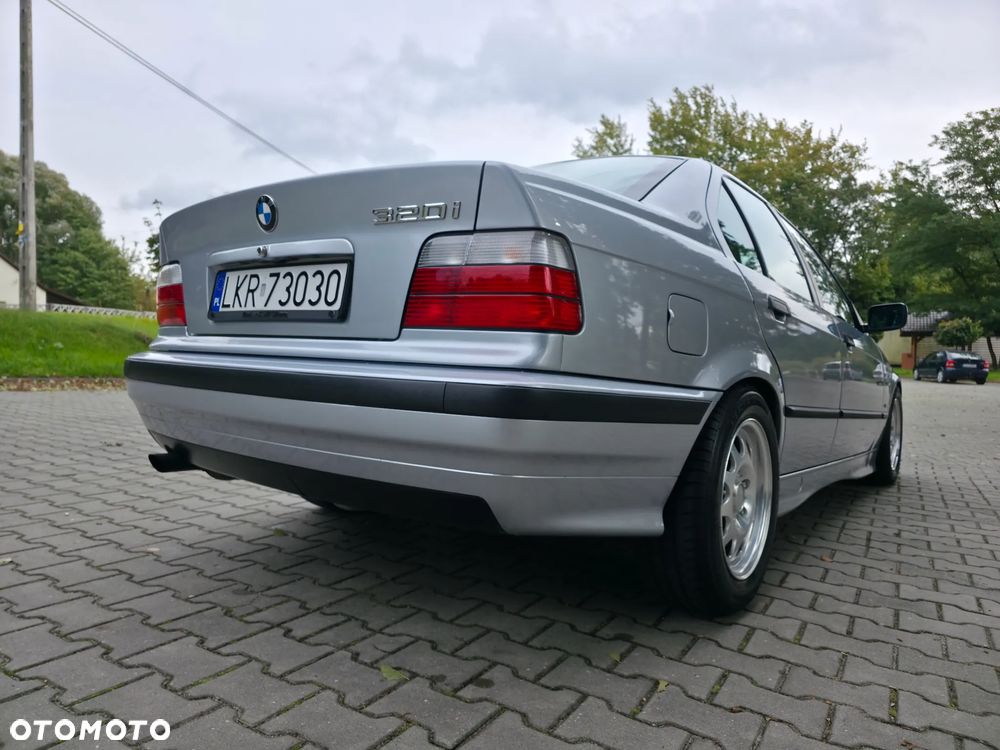 BMW Seria 3 320i - 13