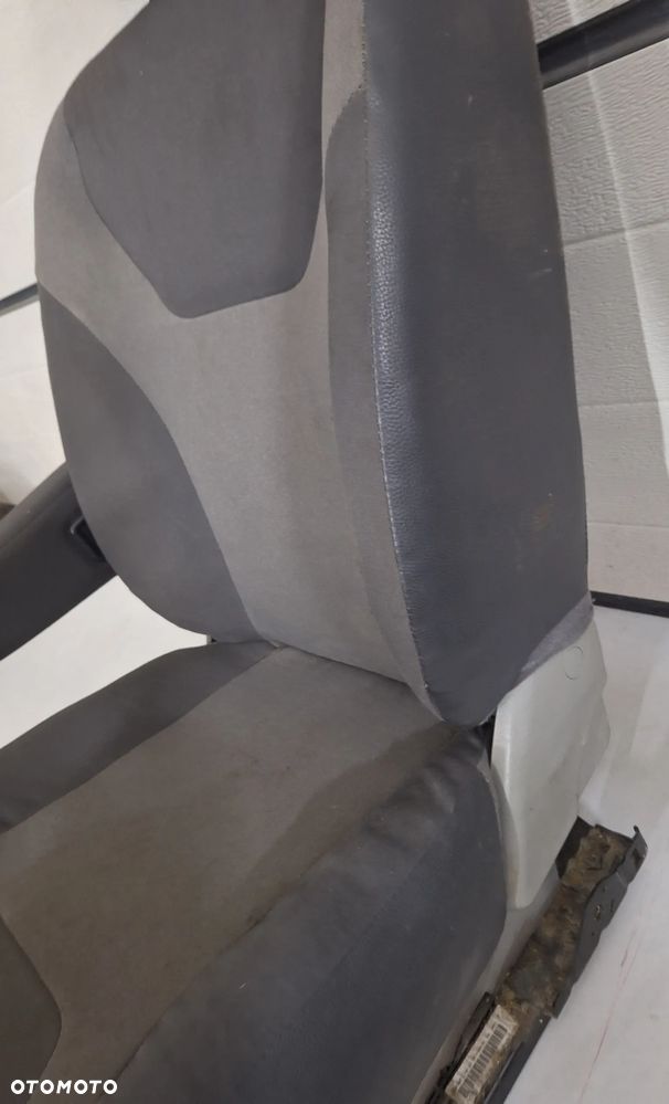 FOTEL LEWY PRZÓD ,PODŁOKIETNIK - VIVARO, TRAFIC LIFT 07-14 R. - 7