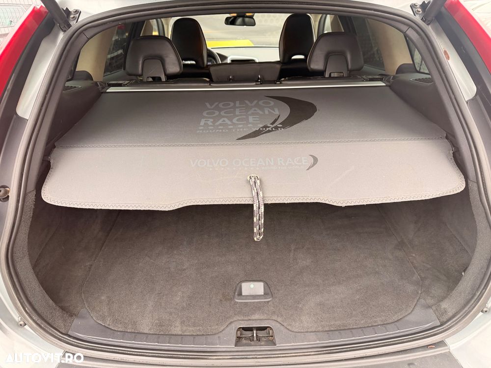 Volvo XC 60 D4 AWD Geartronic Ocean Race - 18