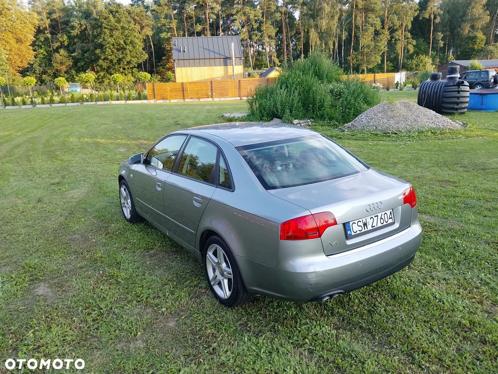 Audi A4 Limousine - 4
