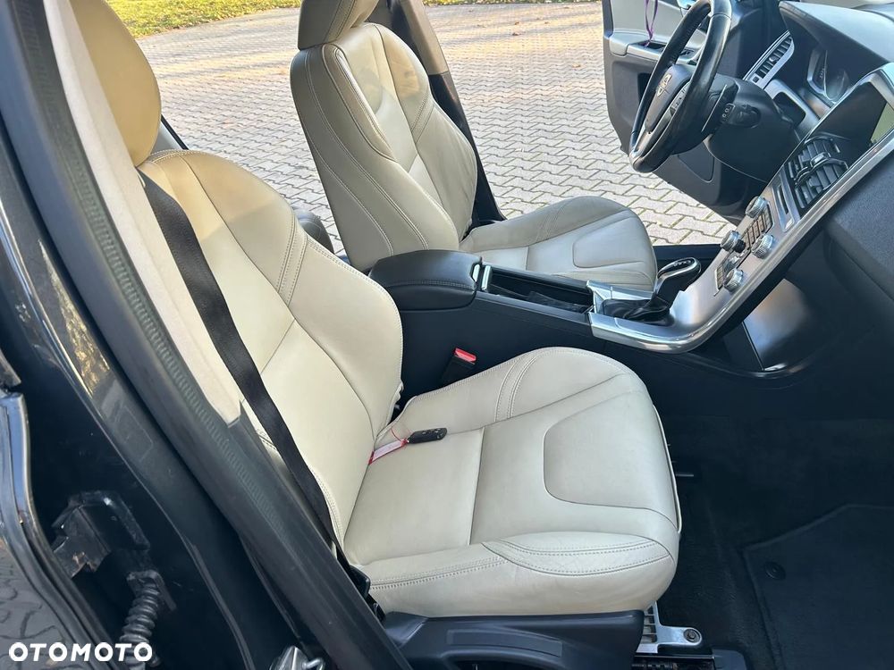 Volvo XC 60 D5 AWD Summum - 16