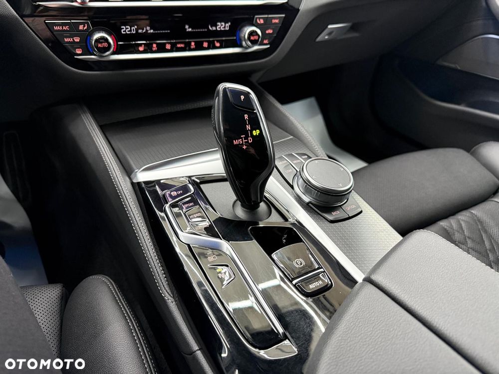 BMW Seria 5 530e xDrive M Sport sport - 28