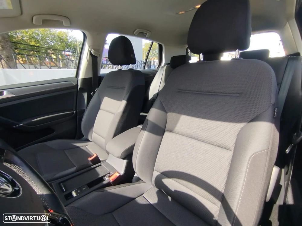 VW Golf - 29