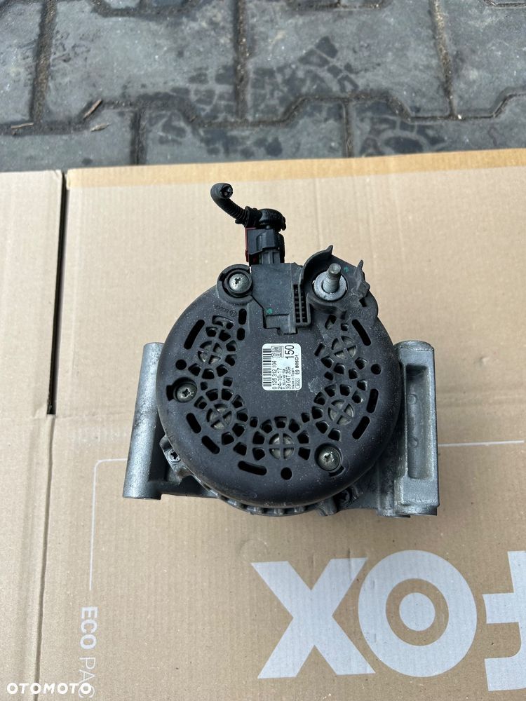Opel Corsa E 1.3 alternator 39047359 - 3