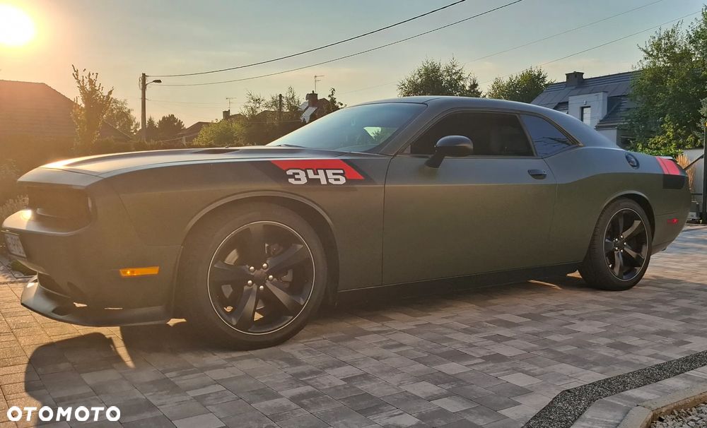 Dodge Challenger - 2