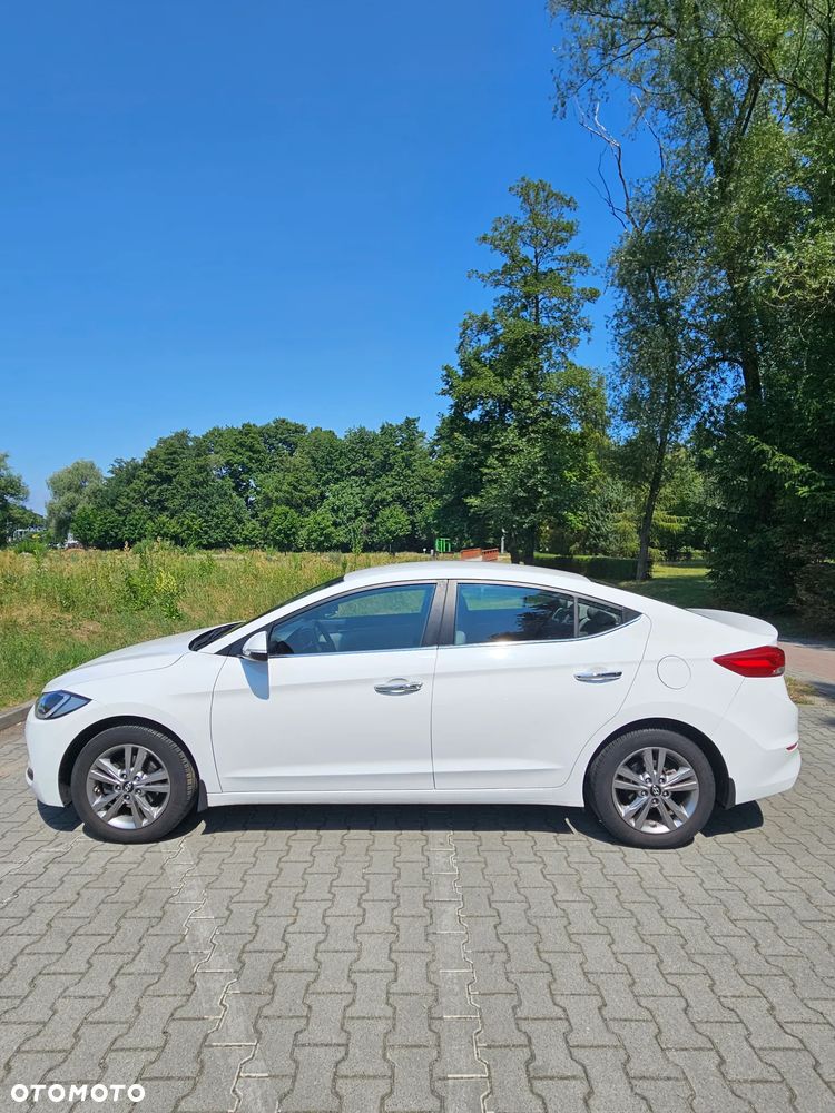 Hyundai Elantra - 1