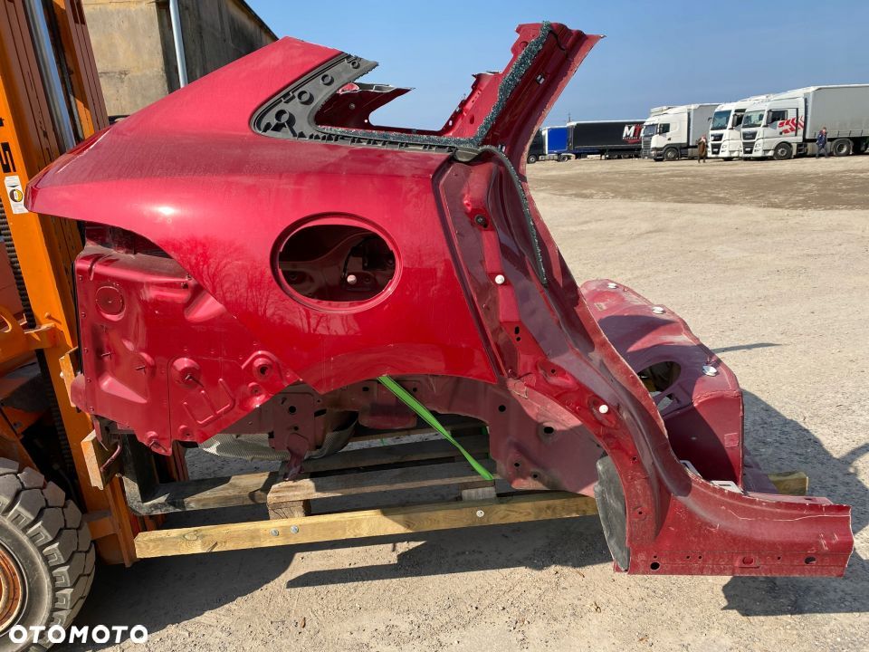 Jaguar F pace blotnik tyl prawy