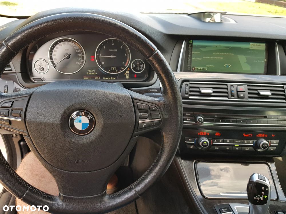 BMW Seria 5 525d Sport-Aut Luxury Line - 29