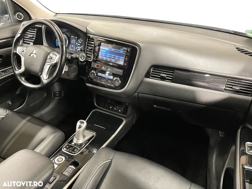 Mitsubishi Outlander 2.0 4WD Top - 10