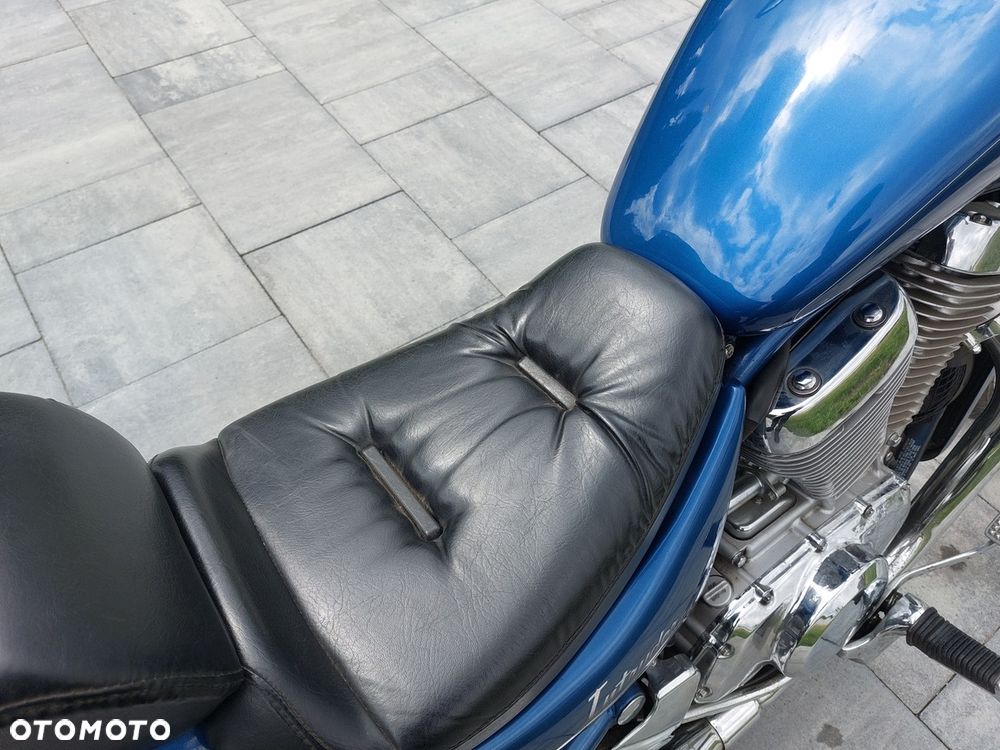 Suzuki Intruder - 12
