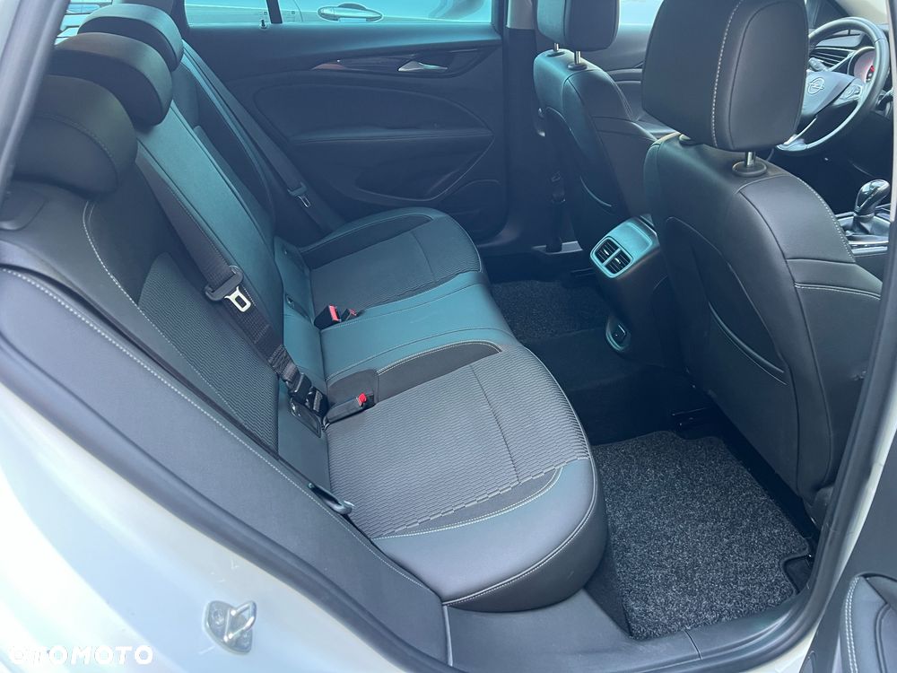 Opel Insignia - 19