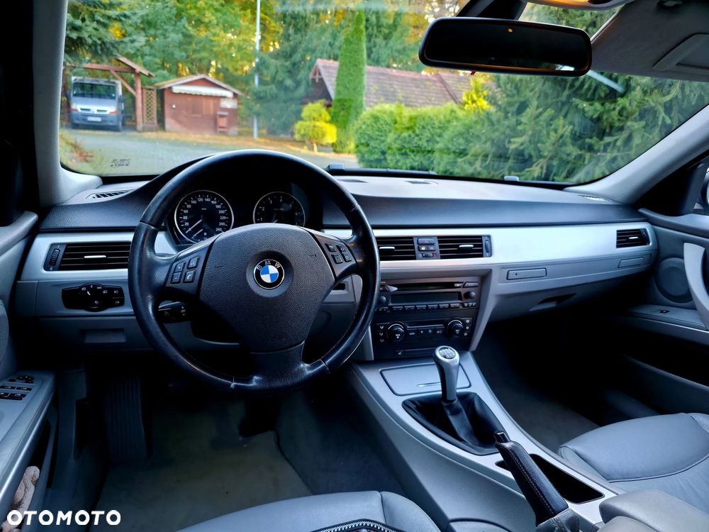 BMW Seria 3 325i - 21
