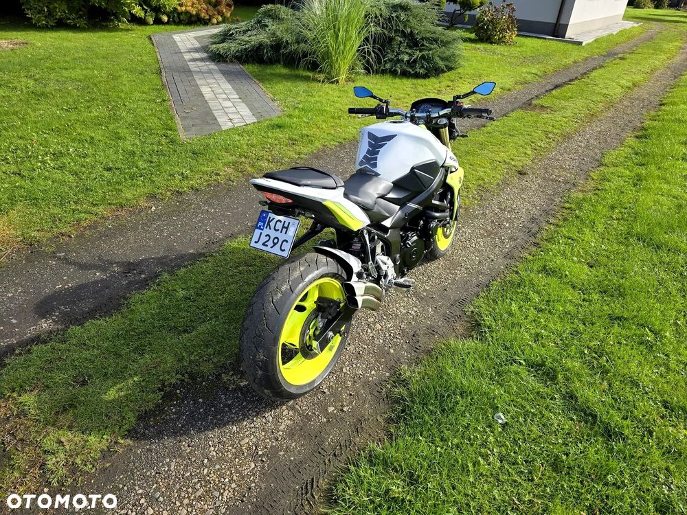 Suzuki GSR - 5