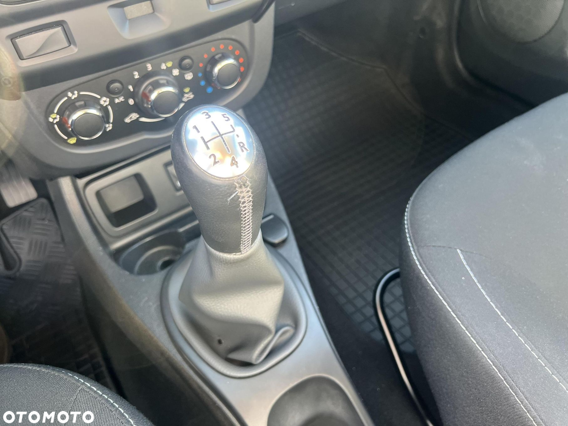 Dacia Duster 1.6 SCe Laureate S&S - 15
