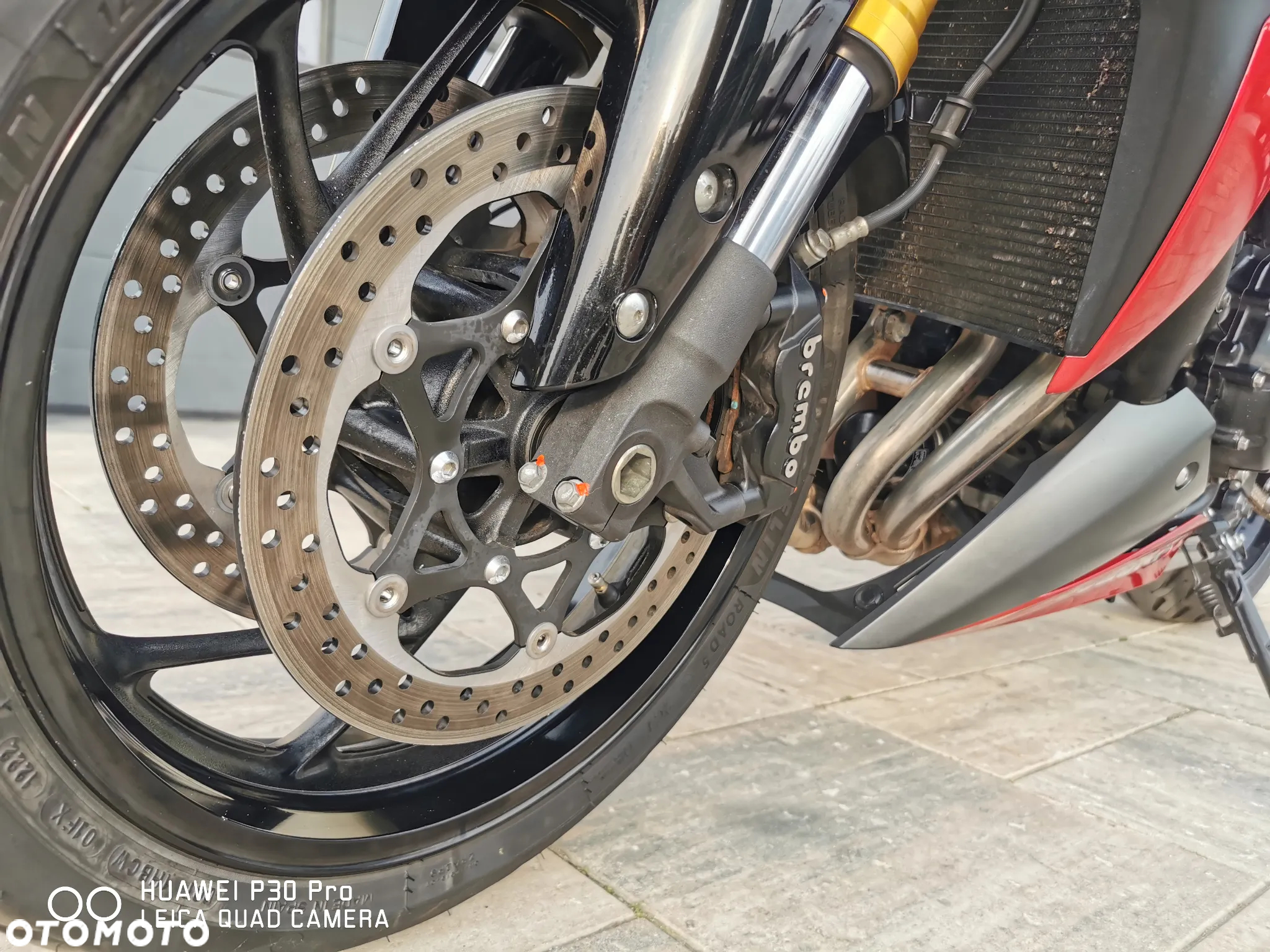 Suzuki GSX - 27