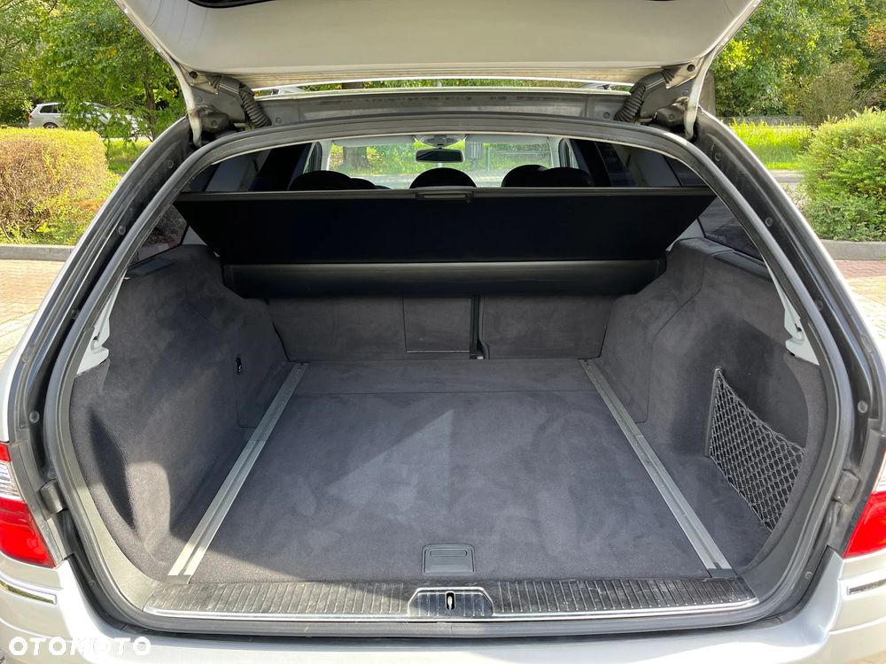 Mercedes-Benz Klasa E 320 T Avantgarde - 40