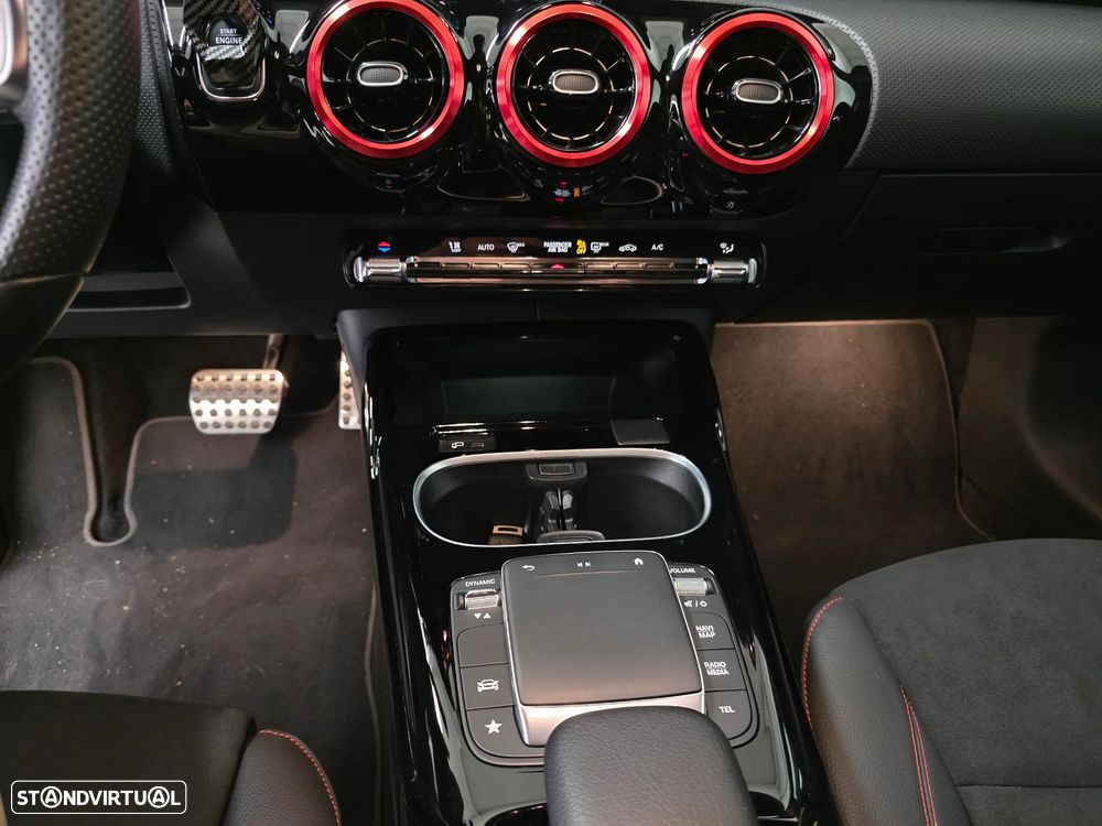 Mercedes-Benz CLA 35 AMG 4Matic Speedshift 7G-DCT - 17