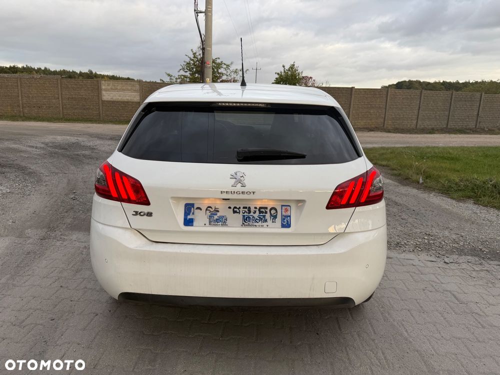 Peugeot 308 - 8