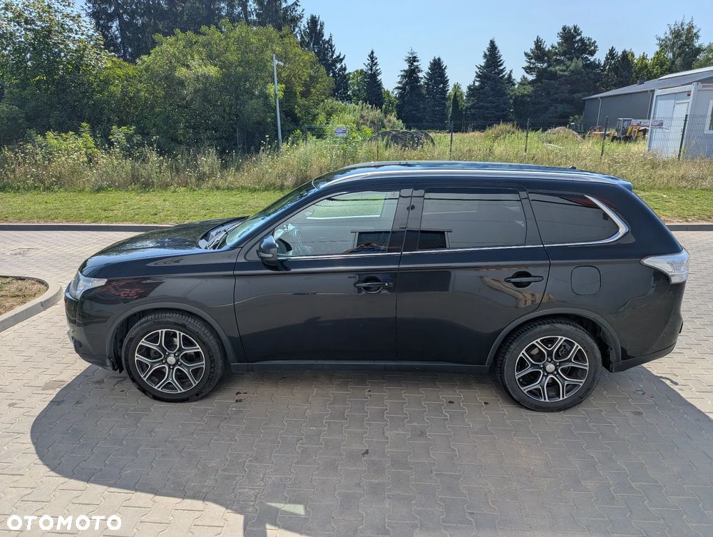 Mitsubishi Outlander 2.2 DID Instyle Navi 4WD - 2