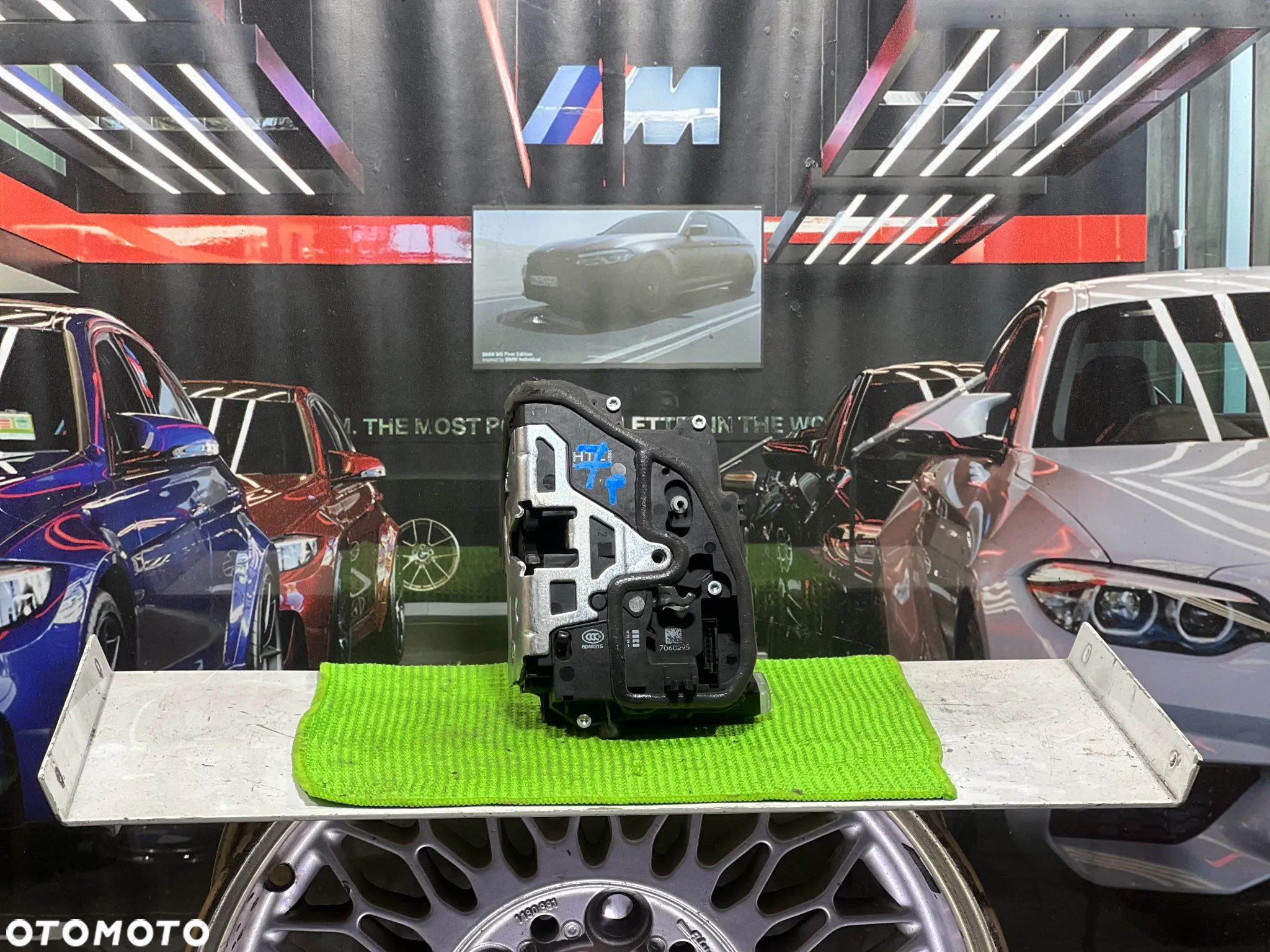 BMW E60 E61 E65 E66 E70 E71 E72 E83 E84 E87 E88 E89 E90 E91 F01 F02 F04 F06 F07 F10 F11 F20 F25 F30 F31 F34 F36 F80 R60  ZAMEK DRZWI LEWY TYŁ 7 PIN 7060295 - 1