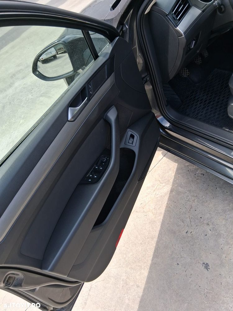 Volkswagen Passat 1.6 TDI Comfortline - 12