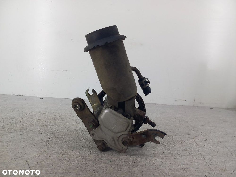 POMPA WSPOMAGANIA TOYOTA YARIS VERSO 1.5 i 16V - 4