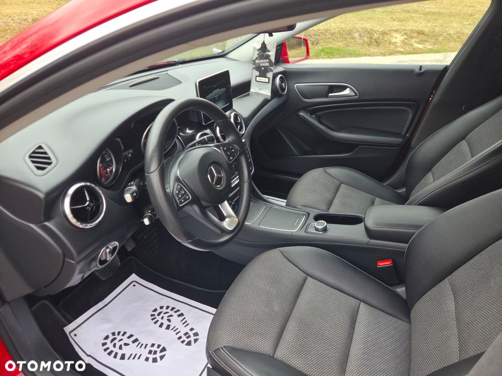 Mercedes-Benz CLA 200 d 7G-DCT Peak Edition - 13