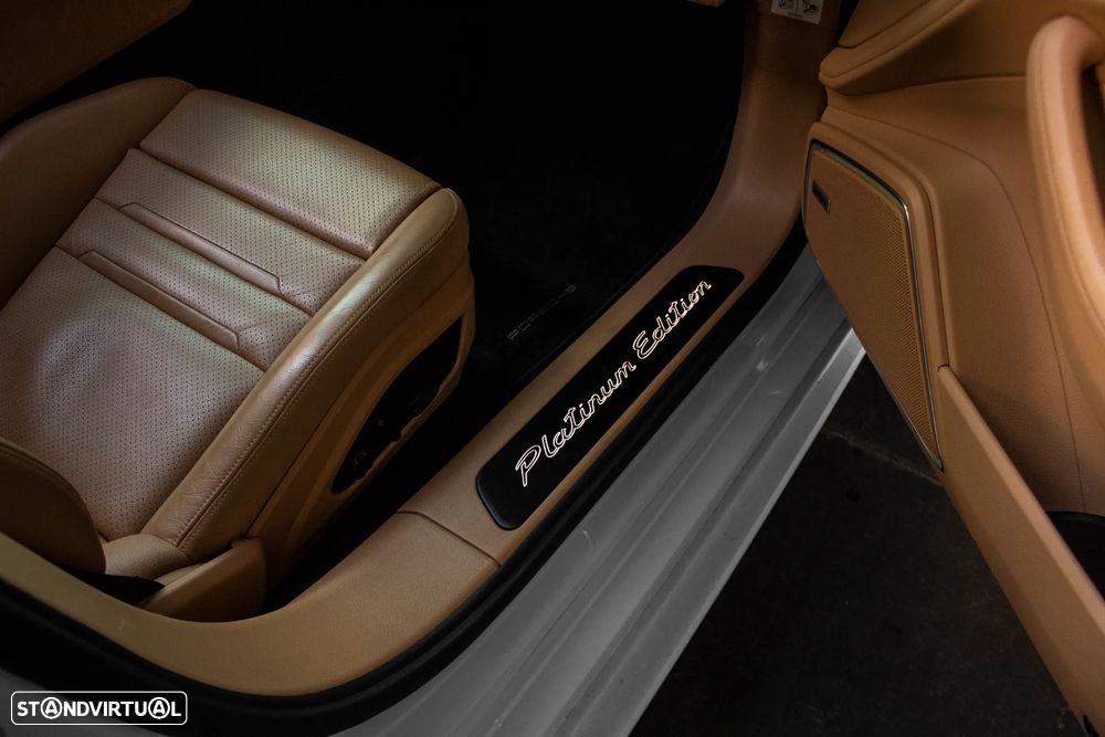 Porsche Panamera 4 E-Hybrid Platinum Edition - 29