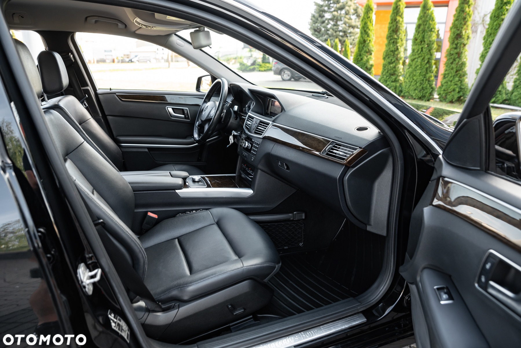 Mercedes-Benz Klasa E 300 T BlueTEC HYBRID 7G-TRONIC Avantgarde - 26