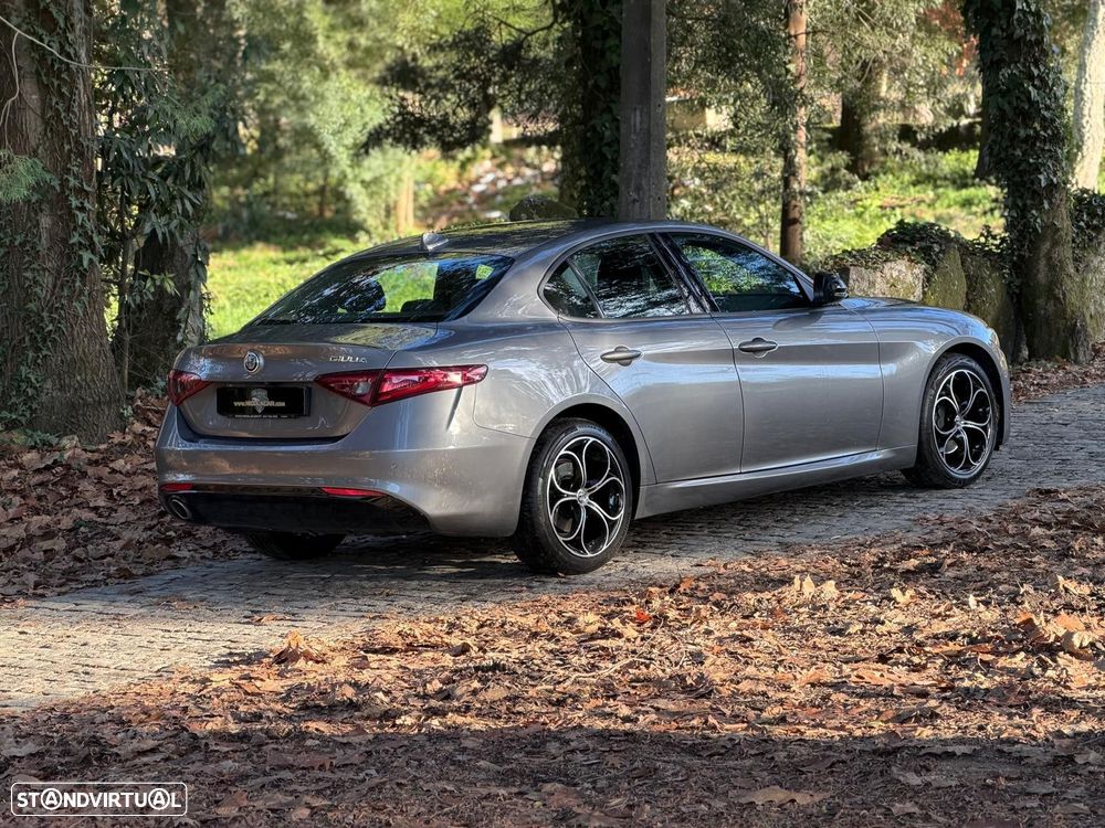 Alfa Romeo Giulia 2.2 D AT8 - 6